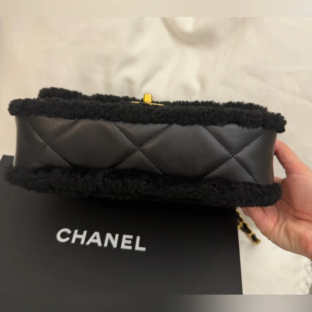 CHANEL Shearling Teddy Lambskin Black Medium Flap Bag - Picture 7 of 16